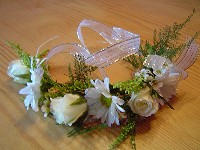 Floral headpiece by Toronto Wedding Florist